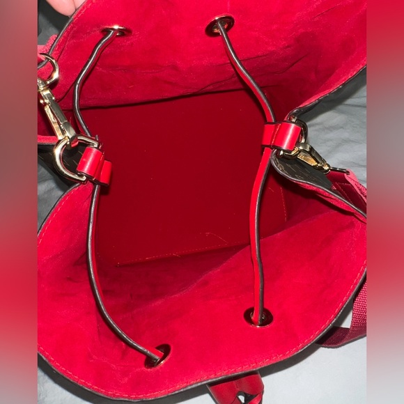 👑✅PRICE FIRM✅ Brown and Red Monogram Bucket Crossbody bag. Like brand new! - Picture 9 of 17